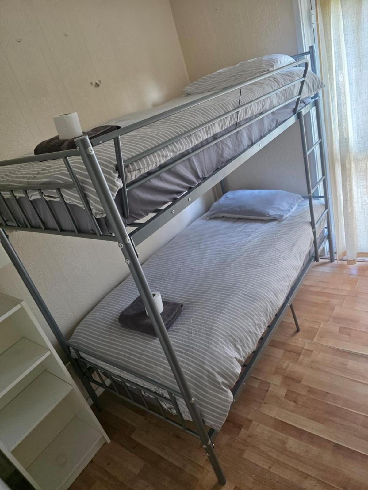 Cosy Beds & *